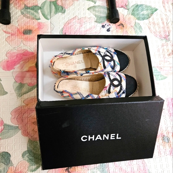 Authentic Chanel Tweed and grosgrain material size 6 - Picture 3 of 8